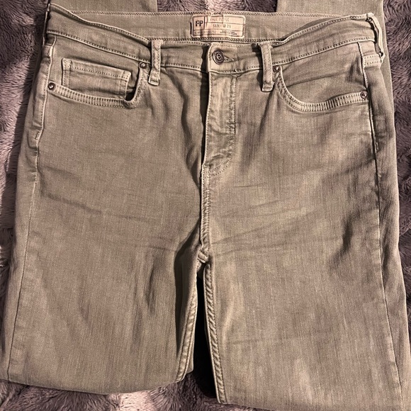 Free People sz 29 distressed skinny jeans with stretch - Picture 4 of 8